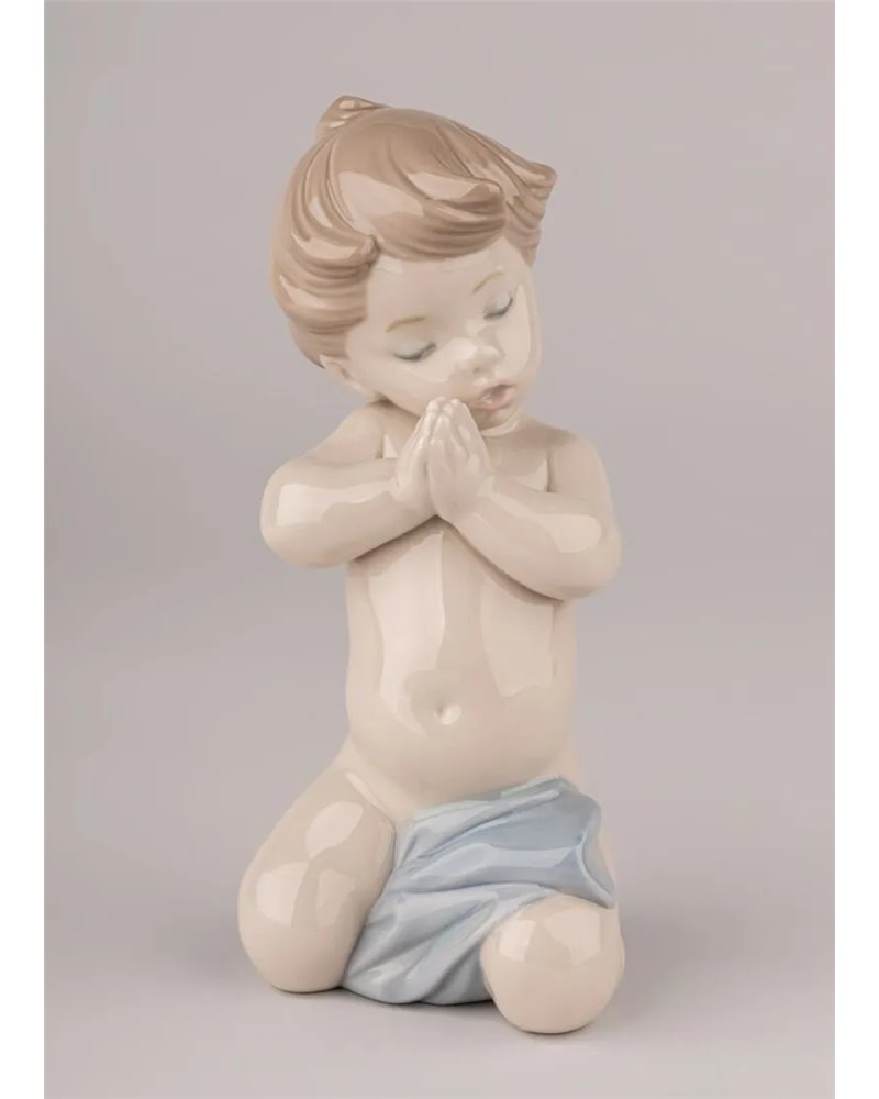 Niño orando