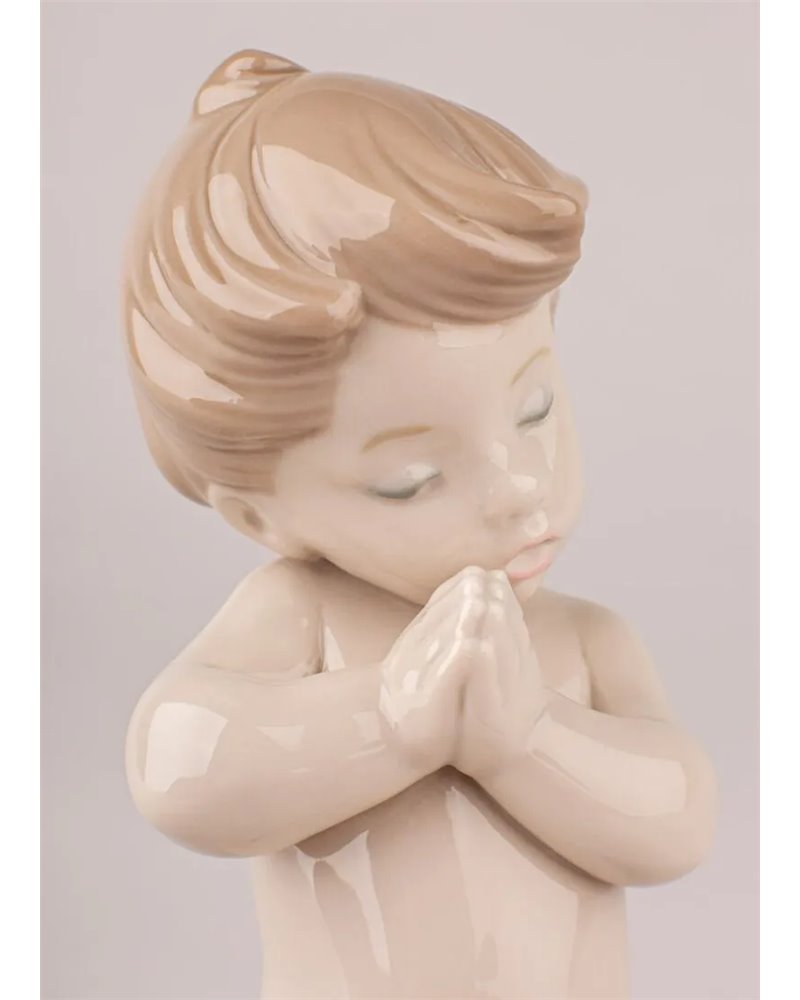 Niño orando